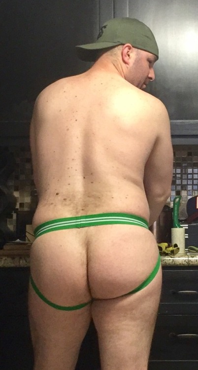 jockcub1983:Felt like a Green Day today 😋😈