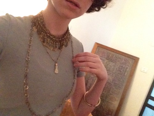 ayeenhara:today was extremelyand I look like a klimt’s drawing