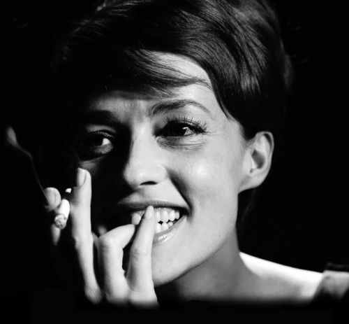 R.I.P. to one of the rarest and most incandescent lights of the Silver Screen. Madame Jeanne Moreau.