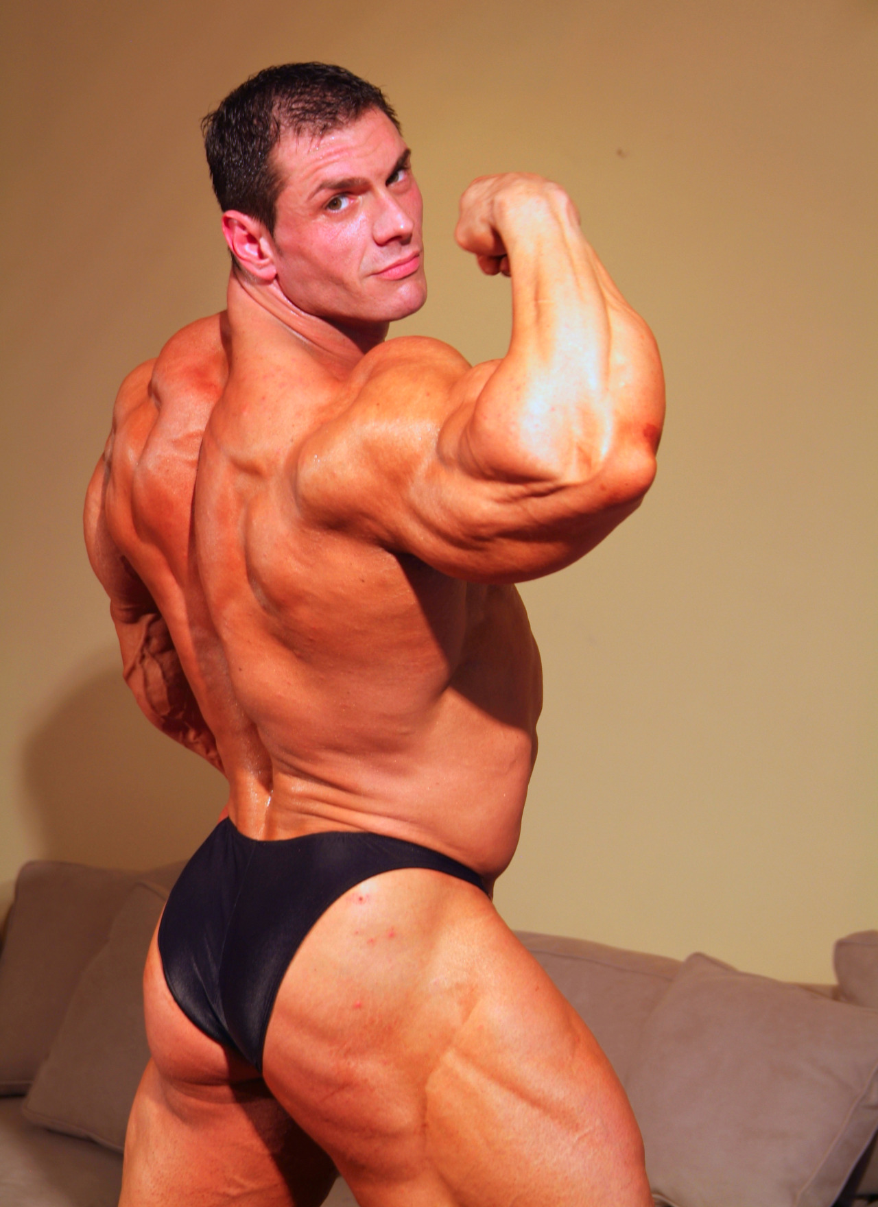 muscleaddicted:  I ADORE…CRAVE this man!!!  You csn see jis power!! 