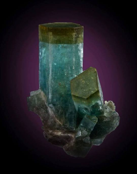 Bicoloured beryl Tourmaline is not the only mineral that forms in multicoloured crystals (see http://tmblr.co/Zyv2Js1Te_xeX,...