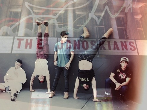 harrystocratic:  The Janoskians ♥  استراليااااااااا xD