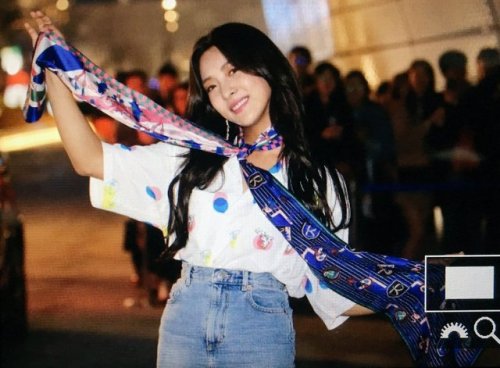 [FANTAKEN] Luna Seoul Fashion Week! 170401credit to owner.These photos aren’t mine!