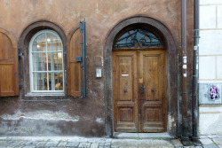 socialfoto:Brown Doorway - Cesky Krumlov