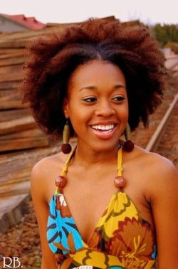 naturalhairqueens:  Such a beautiful smile! 