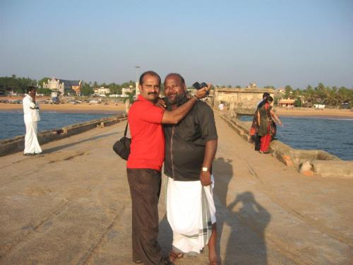 unklelover: He likes elders and like to hug and kiss them… hot mallu men…..