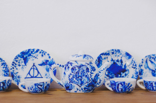 alexeivolkoffs:monstersinmybathtub:Decorative Harry Potter Tea Set || Petite || Hand PaintedAvailabl
