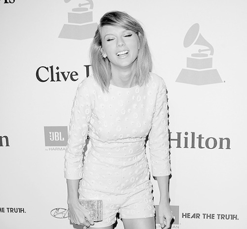 passinnotesinsecrecy:your laugh is the best sound i have ever heard