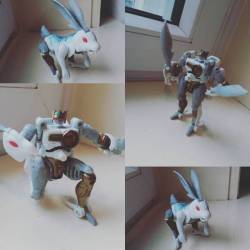 When you like rabbits, and Transformers, and Takara hooks you up with a little something special #transformers #transformersbeastwars #beastwarstransformers  #beastwars #beastwarsneo #beastwars20th #stampy #maximals #cybertrons #rabbits #robots #robits