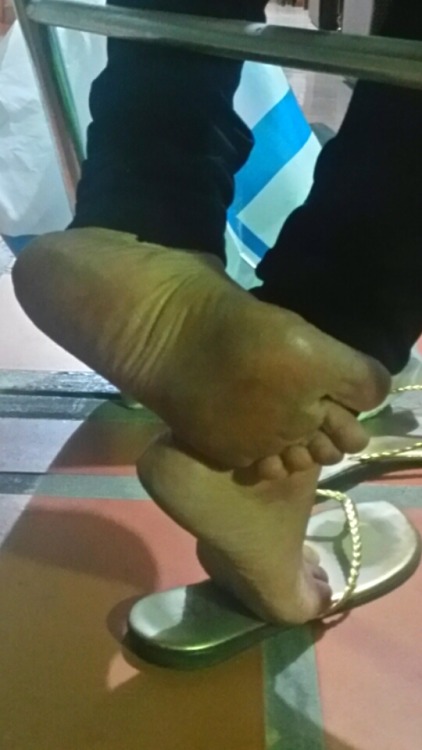 Les contaré un poco sobre está foto: esta es mi tia *yili* una tia hermosa