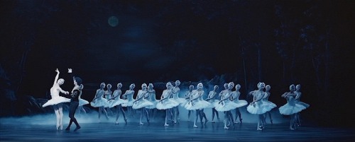 ebaeschnbliah: Farewell at Swanlake …..Impressions from The CourierBenedict Cumberbatch and Merab Ni