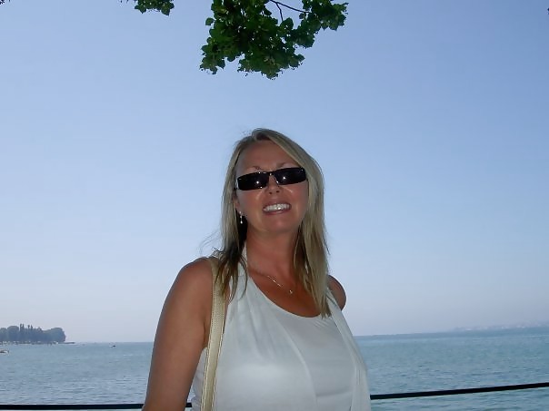 stewardessesandassortedothers:  fun wife