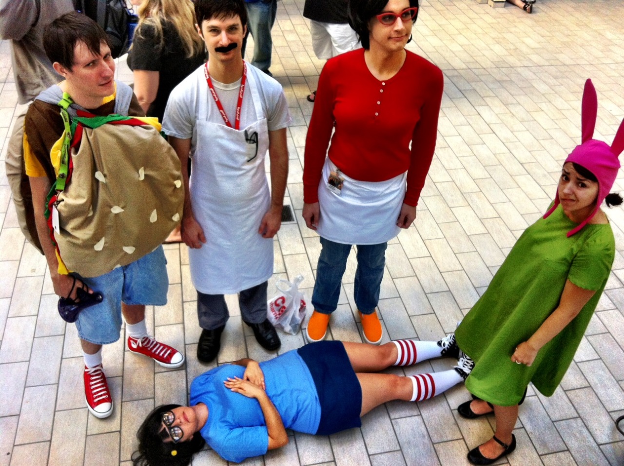 iheartchaos:  Bob’s Burgers Cosplay via ACParadise 