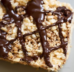 vegan-yums:  Vegan rice crispy treats s’mores