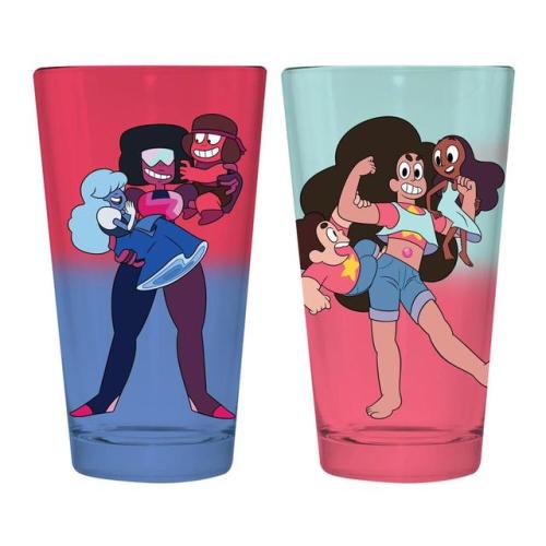 Hey, look at these adorable Fusion pint glasses on the Cartoon Network Shop! They’re out of stock at the moment, I don’t know if that’s ‘cause they just put them up or if they’ve already sold out, but gosh, look how cute!