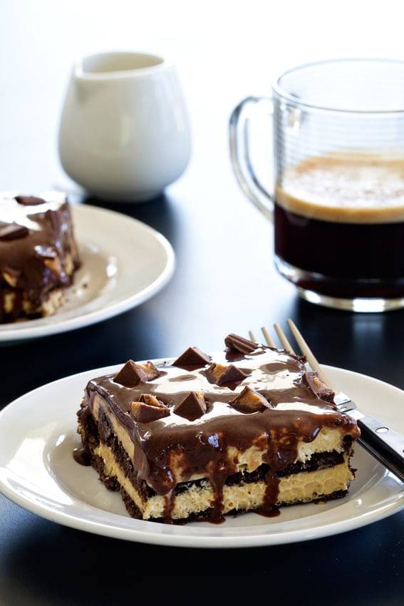 sweetoothgirl:  PEANUT BUTTER CUP ECLAIR CAKE