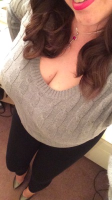 divathickness:  Absolutely love my new sweater.. What do my sexies think? 💋