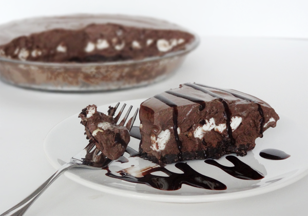thecakebar:  Baileys Hot Chocolate Ice Cream Pie (with oreo crust) 