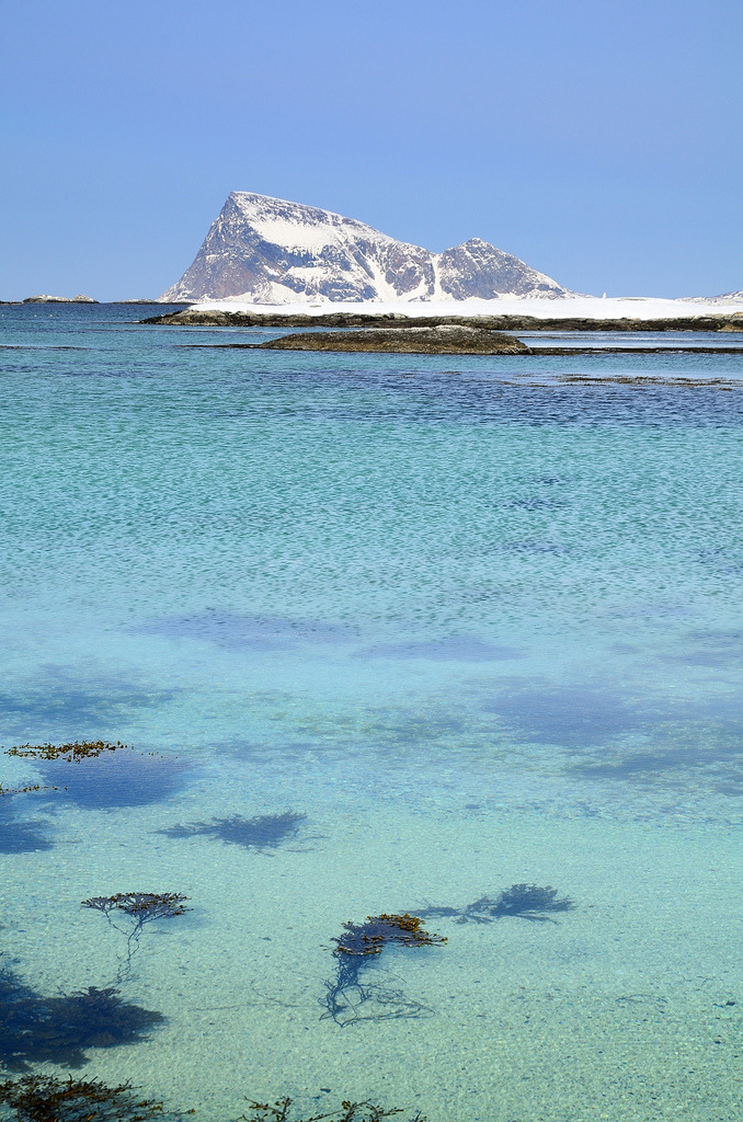pizzoff:  Håja by John A.Hemmingsen on Flickr Håja seen from Sommarøy   