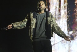 wordonrd:  Drake performing at Coachella weekend 2 last night.