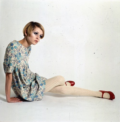 kitsunetsuki:Paul Popper - Twiggy (1966)