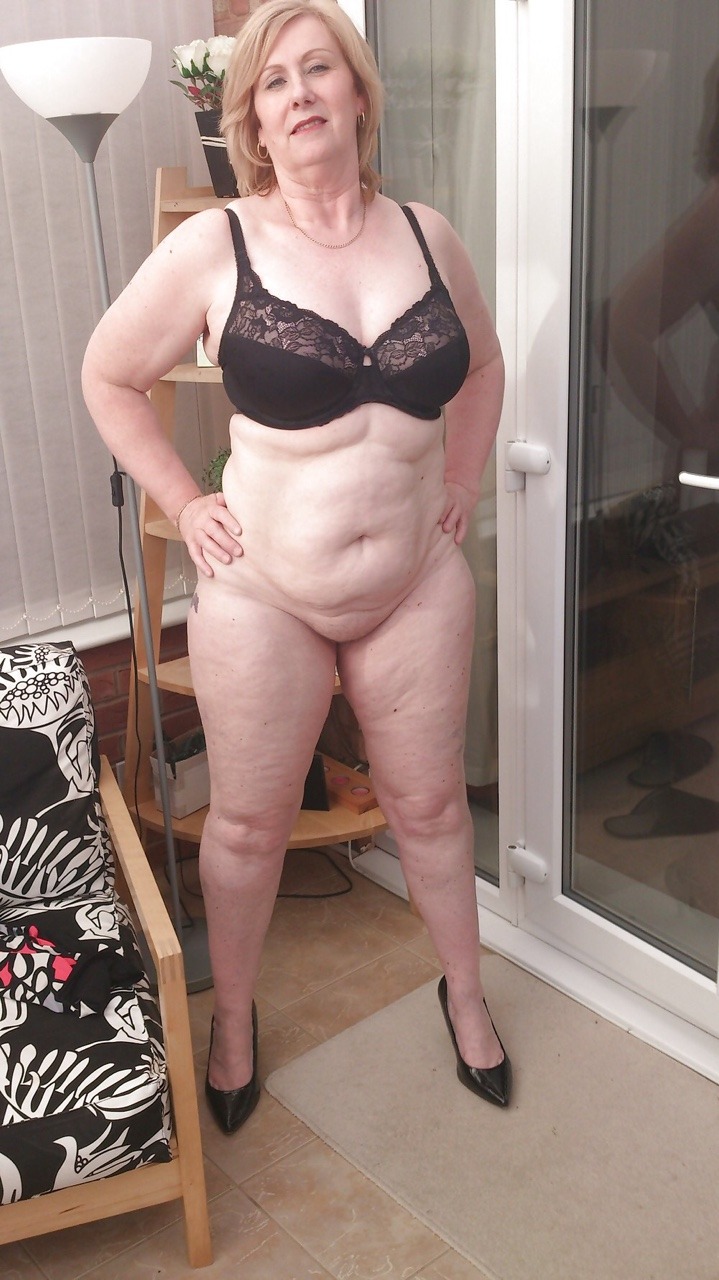 Wow what a sexy lady find mature women just like this babe on http://gransex.co.uk