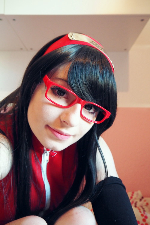 selink7:  17 years old sarada anyone?OUTAKES OF MA SELFIE SHOOT1.the headband struggle2. Just me being sillyi dont even know anymore….Hope you liked them and that i made you laugh xD 