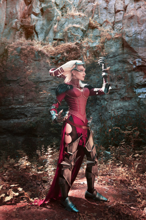 theomeganerd:  Dragon Age II - Flemeth cosplay adult photos