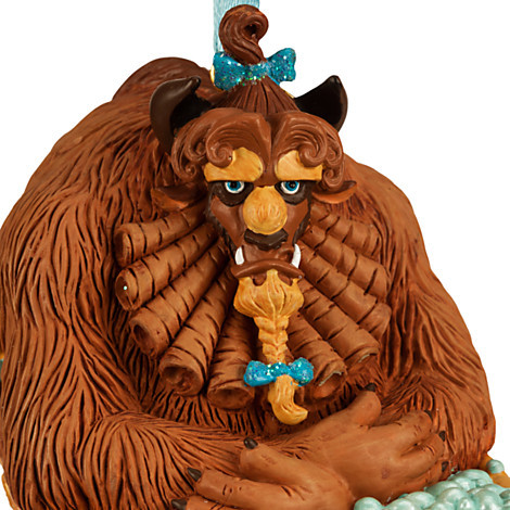wuffinarts:  I was browsing the new ornaments that Disney Store unveiled this year, since every year or so they make ornaments based on random scenes from their films and I want it. 