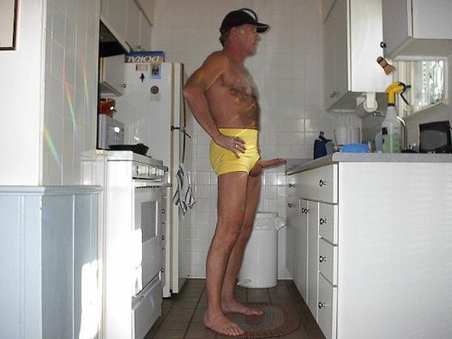 hungdaddylove:  Very hot bi daddy. 