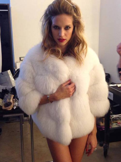 Julie Ordon in fur being all sexy… happy v-day