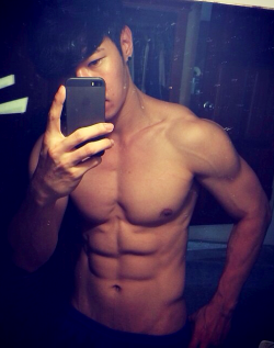 asianmusclefetish:  Original post: http://asianmusclefetish.tumblr.com