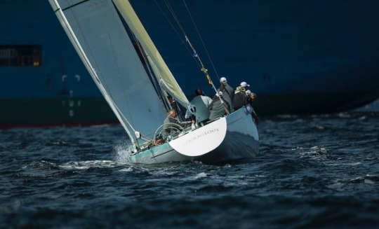 justtblue: Legendary 12 Metre Courageous off Newport, RI  📸 Onne van der Wal  US 26Class act