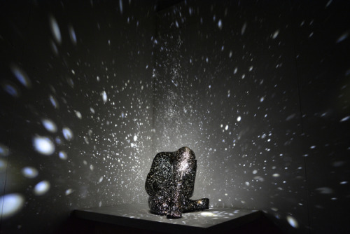 sixpenceee:In her ongoing series of figurative sculptures titled Milky Ways, artist Mihoko Ogaki explores ideas of life, death, and rebirth. 
