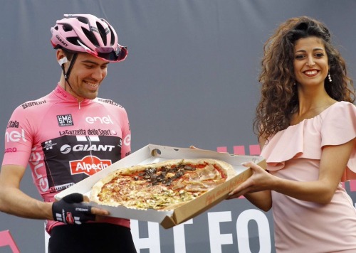 californiastreaming:  This pizza looks worse than Little Caesar’s tbqh. [Nicki Minaj voice] Italy, w