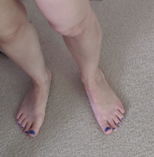 mysexygirlfriendsfeet:  Some gf sneak shots