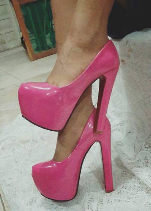 g1–nca-h:  #sexyfeet #niceshoes #shoes #sexyshoes