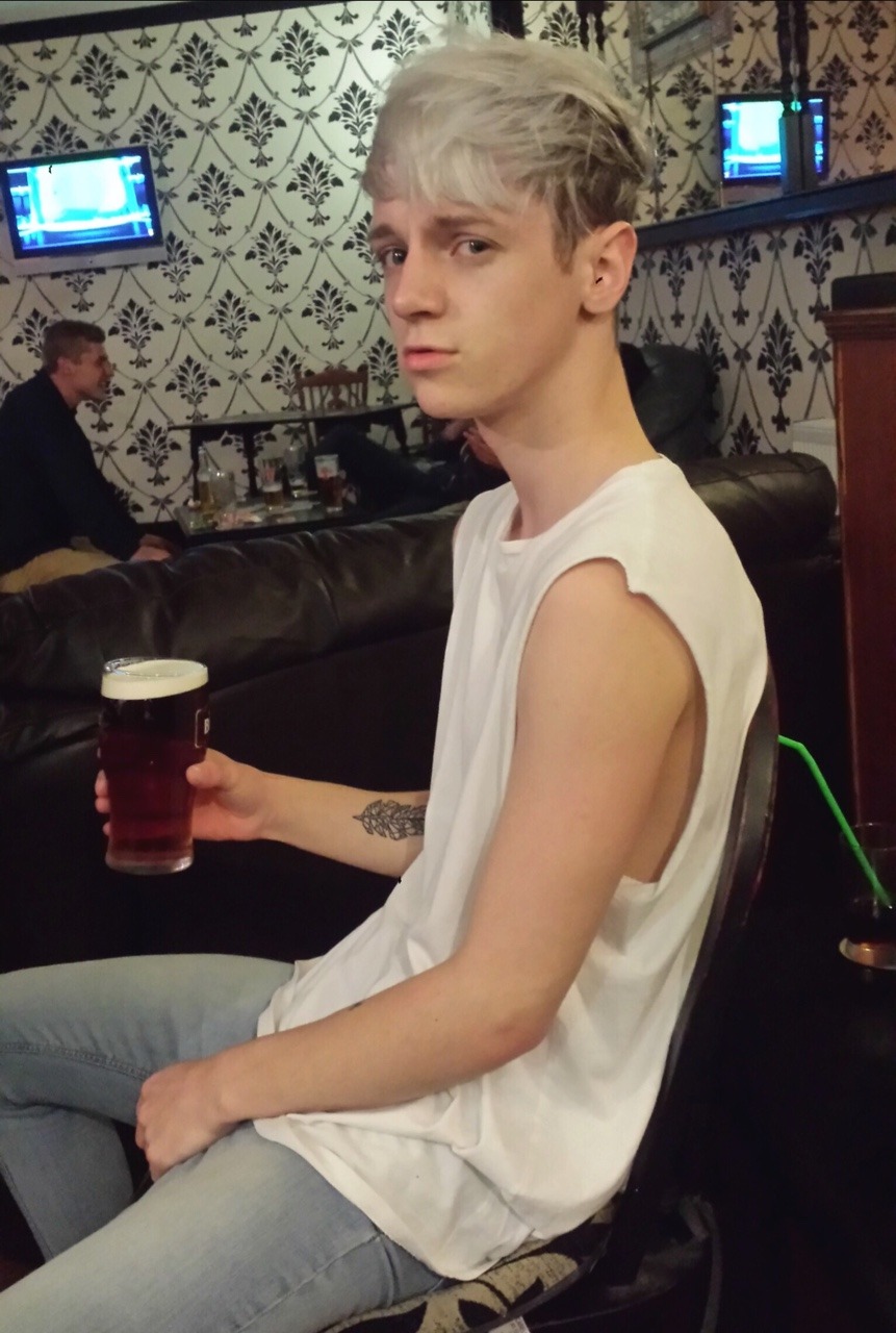 aka-bryan:  That one time I was acting butch at the pub 🍺