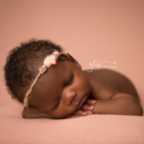 forrevolution:  Little brown babies 👶🏾💕  Photographer: Sasha Matthewshttp://instagram.com/greentangerinephoto