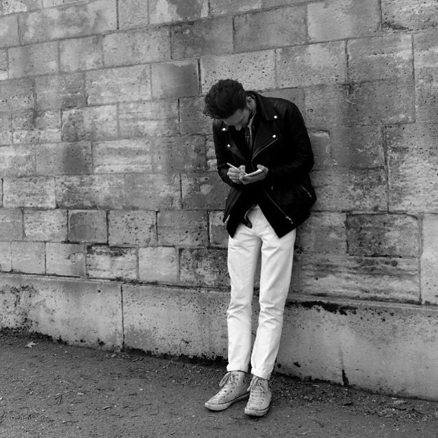 isaaclikesdiary:  This was me taking notes against a wall in the Tuileries as 100+