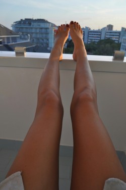 cashyblog:  My motivation to eat healthy &amp; working out: slim legs! Like or reblog if this is your motivation too!