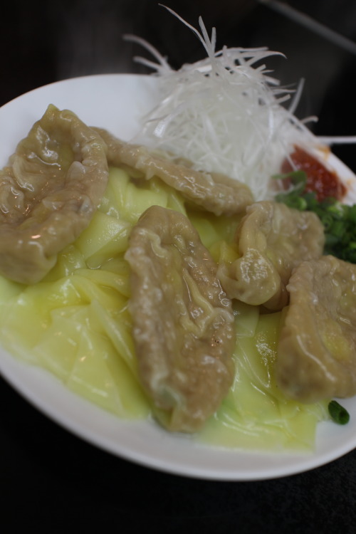 uraken91:  中華そば 高はし 『焼叉麺＋皿雲呑』 むむむ うまい！ 東京都千代田区 2015年1月7日