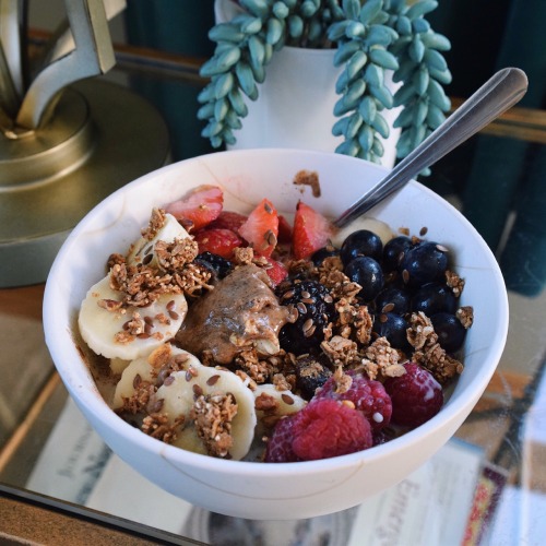 goodhealthgoodvibes: Rolled oats topped with banana, blackberries, blueberries, raspberries, strawbe