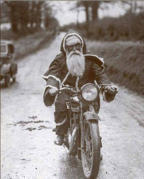 anyskin:    Santa Claus coming to town - early 1930’s.  