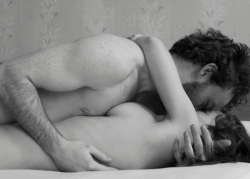 crazykissing:  sex / love / romance blog  15