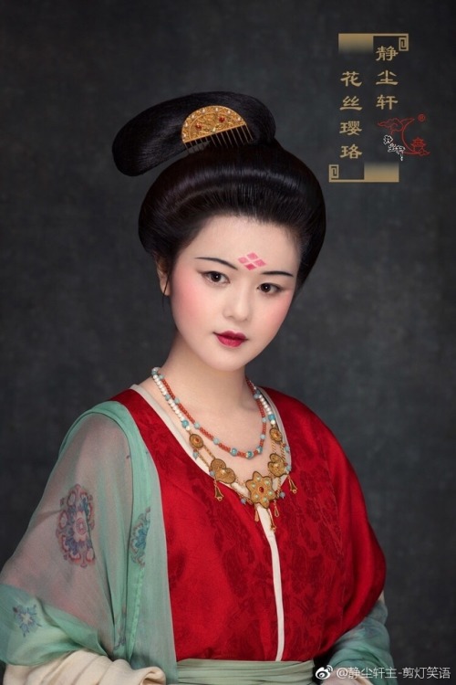 Traditional Chinese hanfu by 擷秀 and 踏云馆