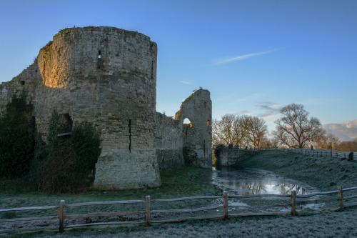 morningsandevenings:Pevensey Castle, East Sussex