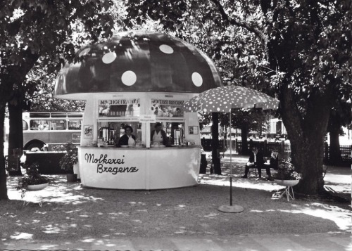 Milk Mushroom Kiosk, 1952. “Der Milchpilz als Milchverbrauchswerber”. © Hermann Waldner KG, Germany.