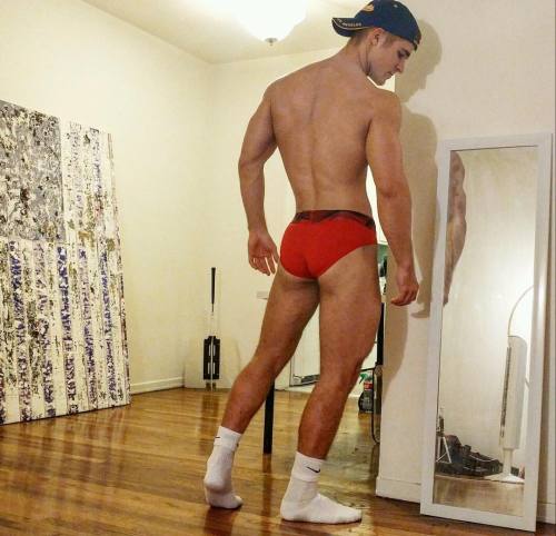 fuckyeahmalefeet:  ≡