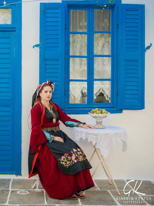 Greek folk costumes from various regionsKárpathos, Dodecanese islandsVlach of Samarina, MacedoniaMét